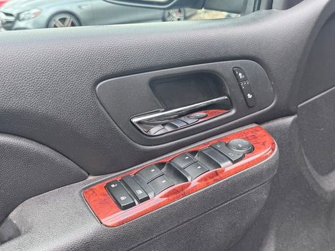 Used 2013 Chevrolet Avalanche LT AWD/4WD image 12