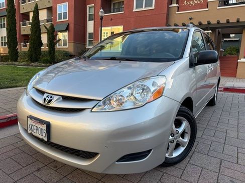 Used 2010 Toyota Sienna LE FWD image 13