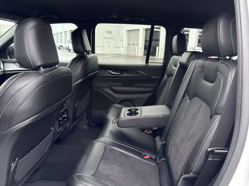 Certified 2023 Jeep Grand Cherokee Altitude AWD/4WD image 32