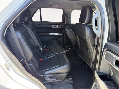 Used 2023 Ford Explorer XLT w/ Equipment Group 202A AWD/4WD image 18