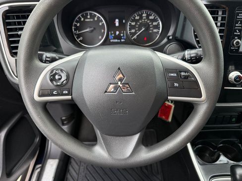 Used 2020 Mitsubishi Outlander ES FWD image 21