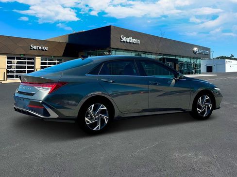 New 2025 Hyundai Elantra Limited image 9