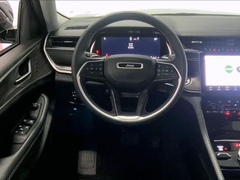 Used 2023 Jeep Grand Cherokee Limited w/ Luxury Tech Group II image 13