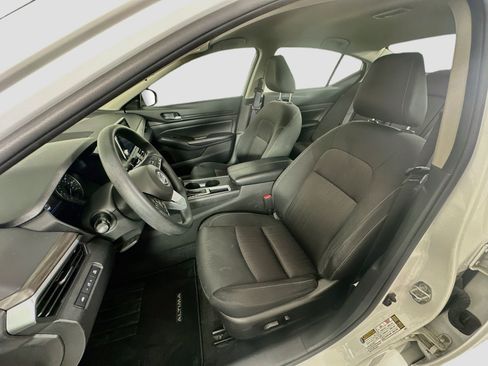 Used 2025 Nissan Altima 2.5 SV FWD image 13