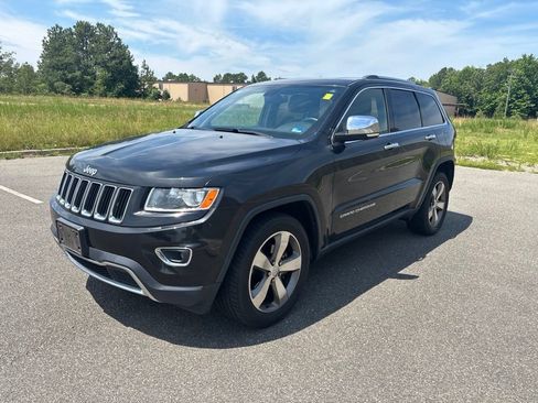 Used 2015 Jeep Grand Cherokee Limited w/ Trailer Tow Group IV AWD/4WD image 3