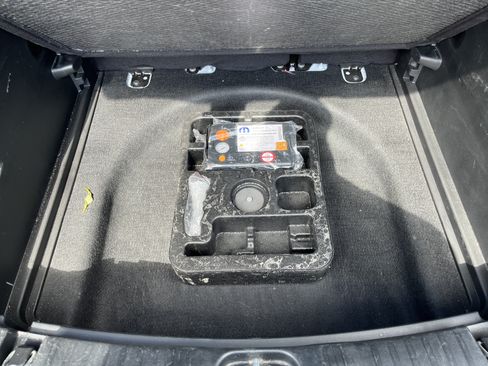 Used 2024 Jeep Compass Latitude AWD/4WD image 12