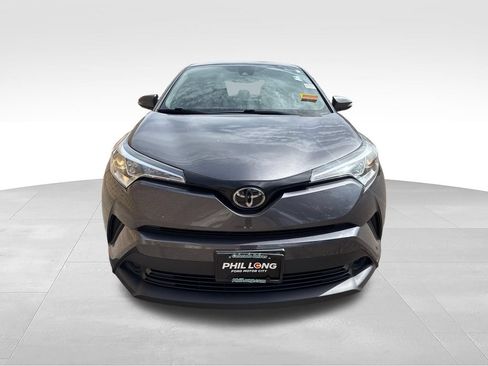 Used 2019 Toyota C-HR XLE FWD image 2