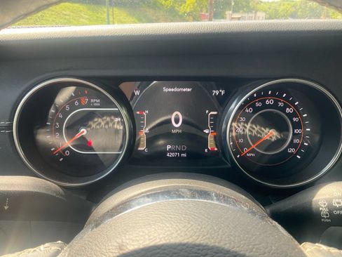 Used 2018 Jeep Wrangler Unlimited Sahara AWD/4WD image 32