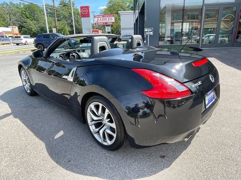 Used 2010 Nissan 370Z Touring RWD image 10
