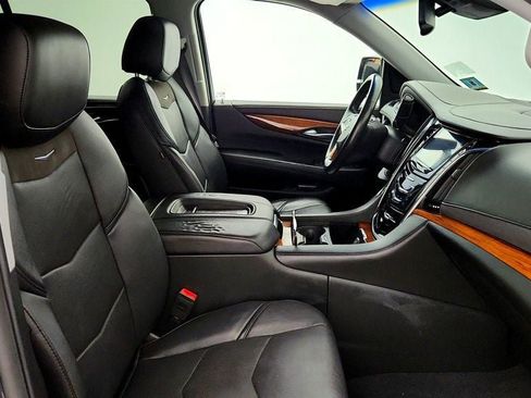 Used 2016 Cadillac Escalade Luxury AWD/4WD image 24