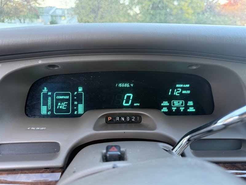 Used 1997 Lincoln Town Car Signature RWD image 12