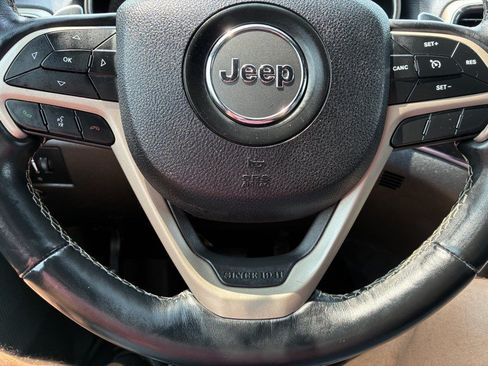 Used 2017 Jeep Grand Cherokee Limited w/ Luxury Group II AWD/4WD image 9
