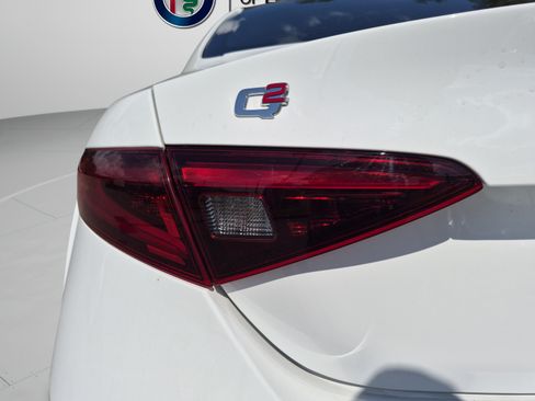 Used 2022 Alfa Romeo Giulia Veloce RWD image 59