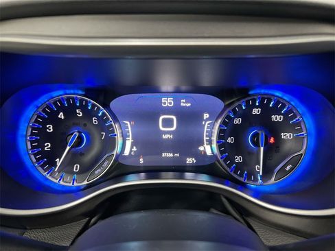 Used 2024 Chrysler Pacifica Touring-L image 12