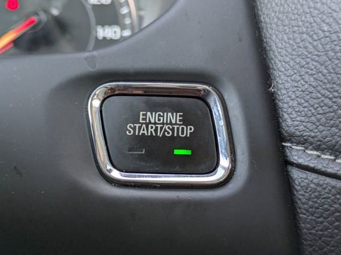 Used 2023 GMC Acadia SLT image 30