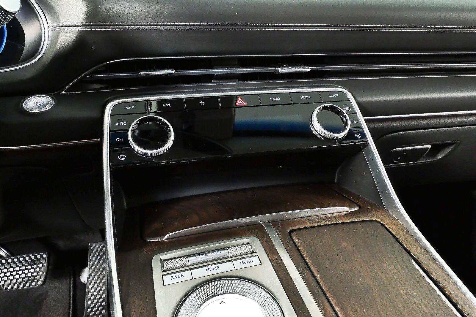 Used 2022 Genesis GV80 2.5T w/ Prestige Package 04 AWD/4WD image 18