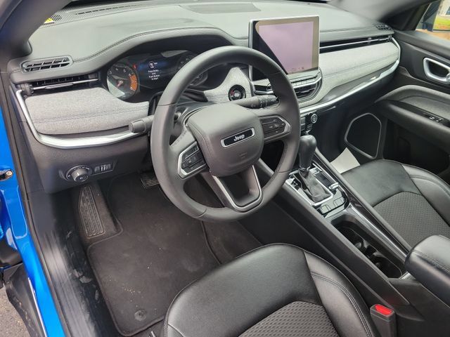 Used 2024 Jeep Compass Latitude AWD/4WD image 8