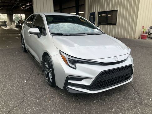 Used 2025 Toyota Corolla SE FWD image 2