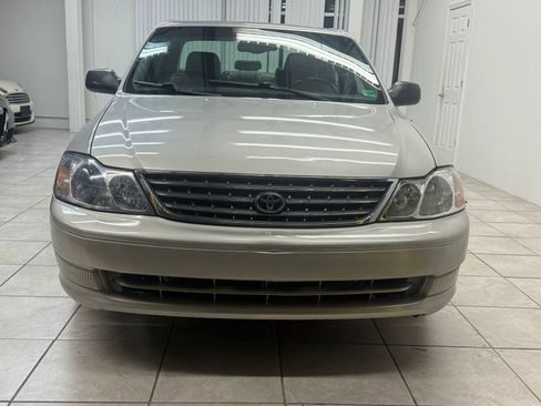 Used 2004 Toyota Avalon XLS image 2