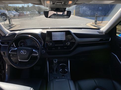 Used 2022 Toyota Highlander XLE image 31