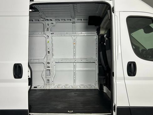 Used 2025 RAM ProMaster 2500 w/ Convenience Group FWD image 11