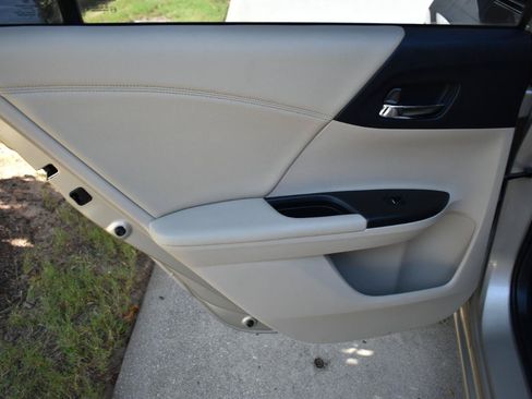 Used 2015 Honda Accord EX-L image 38
