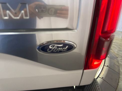 Used 2017 Ford F150 Platinum w/ Equipment Group 701A Luxury AWD/4WD image 15