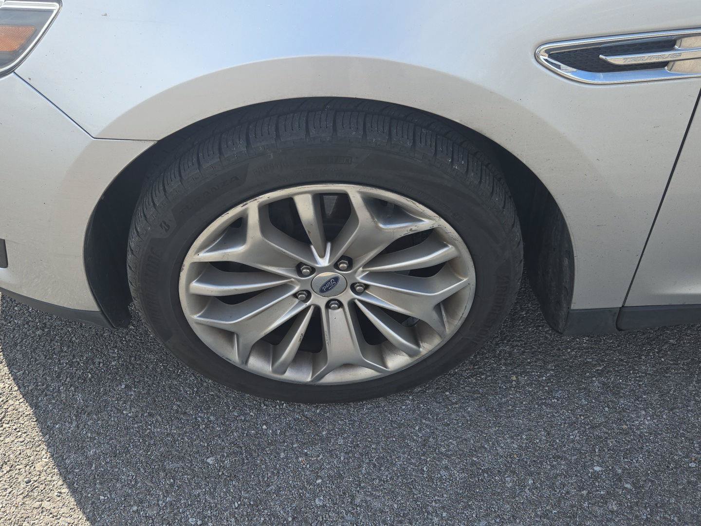 Used 2015 Ford Taurus Limited FWD image 12
