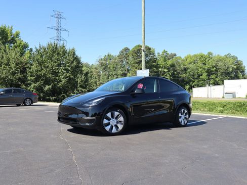 Used 2024 Tesla Model Y Long Range AWD/4WD image 7