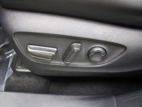 Used 2021 Toyota Highlander XLE image 15