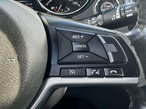 Used 2017 Nissan Rogue SV FWD image 31