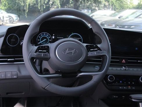 Certified 2025 Hyundai Elantra SEL image 13