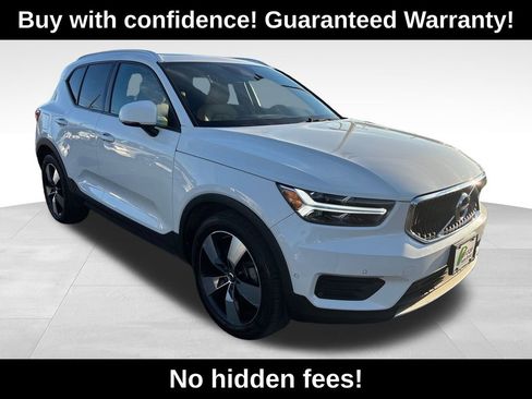 Used 2019 Volvo XC40 T5 Momentum image 1