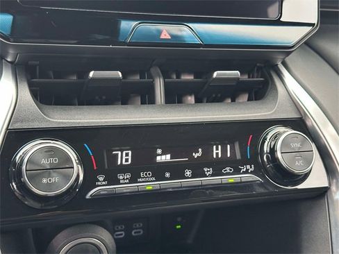 Used 2023 Toyota Venza LE image 24