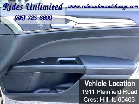 Used 2017 Ford Fusion SE FWD image 18