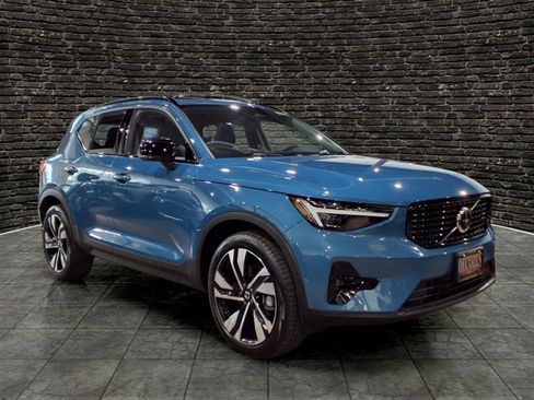 Used 2024 Volvo XC40 B5 Ultimate w/ Protection Package Premier AWD/4WD image 1