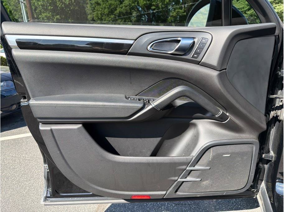 Used 2011 Porsche Cayenne S AWD/4WD image 9
