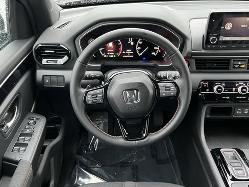 Used 2025 Honda Pilot Sport image 12