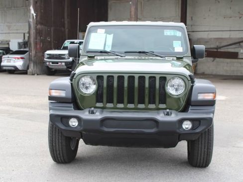 Used 2022 Jeep Wrangler Unlimited Sport AWD/4WD image 2