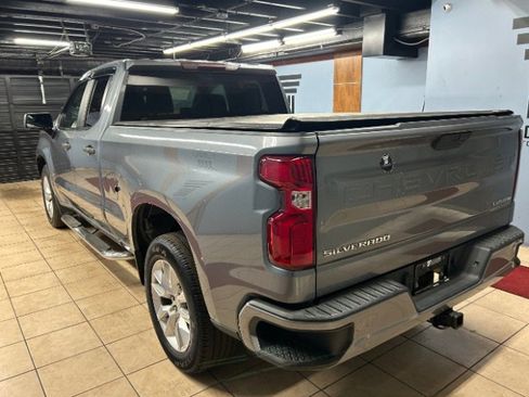 Used 2019 Chevrolet Silverado 1500 Custom w/ Custom Value Package image 3