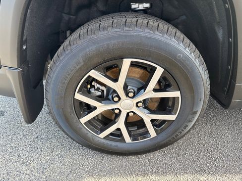 New 2025 Jeep Grand Cherokee L Limited w/ MOPAR Finishing Package image 17