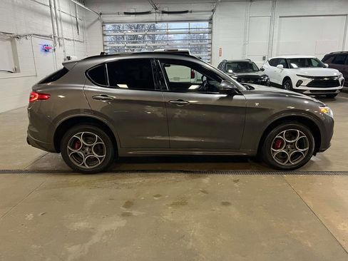 Used 2023 Alfa Romeo Stelvio Ti image 7