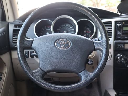 Used 2006 Toyota 4Runner SR5 AWD/4WD image 18
