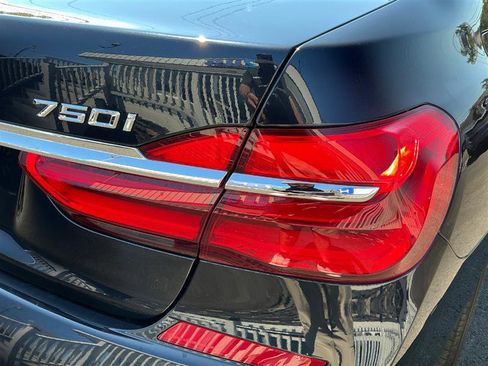 Used 2019 BMW 750i xDrive w/ M Sport Package image 13