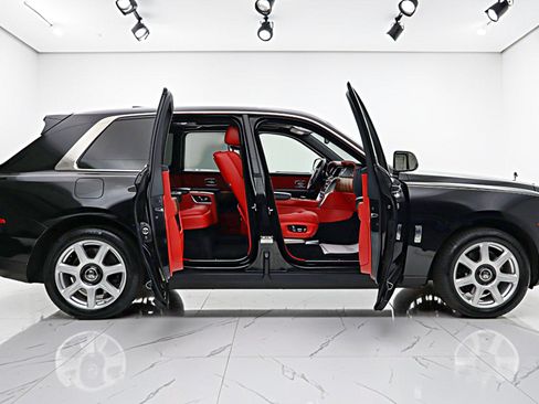 Used 2019 Rolls-Royce Cullinan AWD/4WD image 12