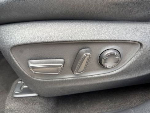 Used 2023 Toyota Highlander XLE FWD image 27