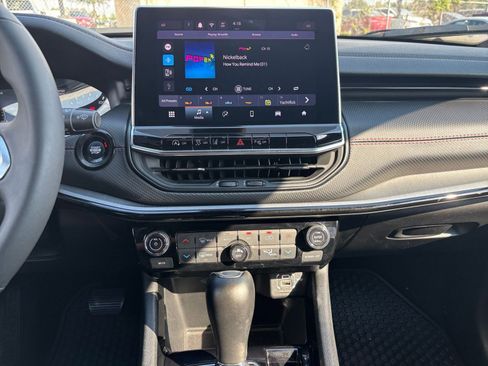 Used 2025 Jeep Compass Trailhawk w/ Trailer Tow Group image 18