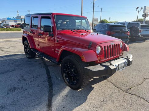 Used 2012 Jeep Wrangler Unlimited Sahara w/ Connectivity Group AWD/4WD image 3