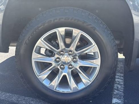 Used 2022 Chevrolet Silverado 1500 LTZ w/ Technology Package AWD/4WD image 9