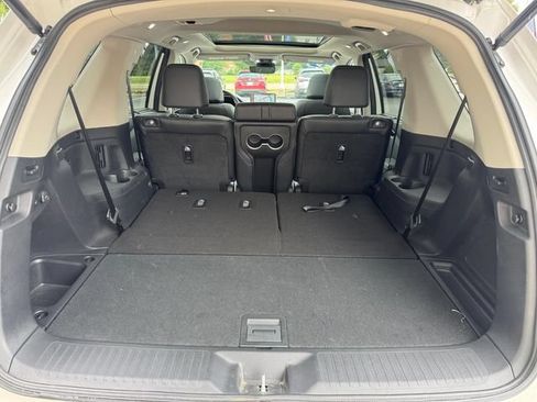 Used 2024 Honda Pilot Touring image 13